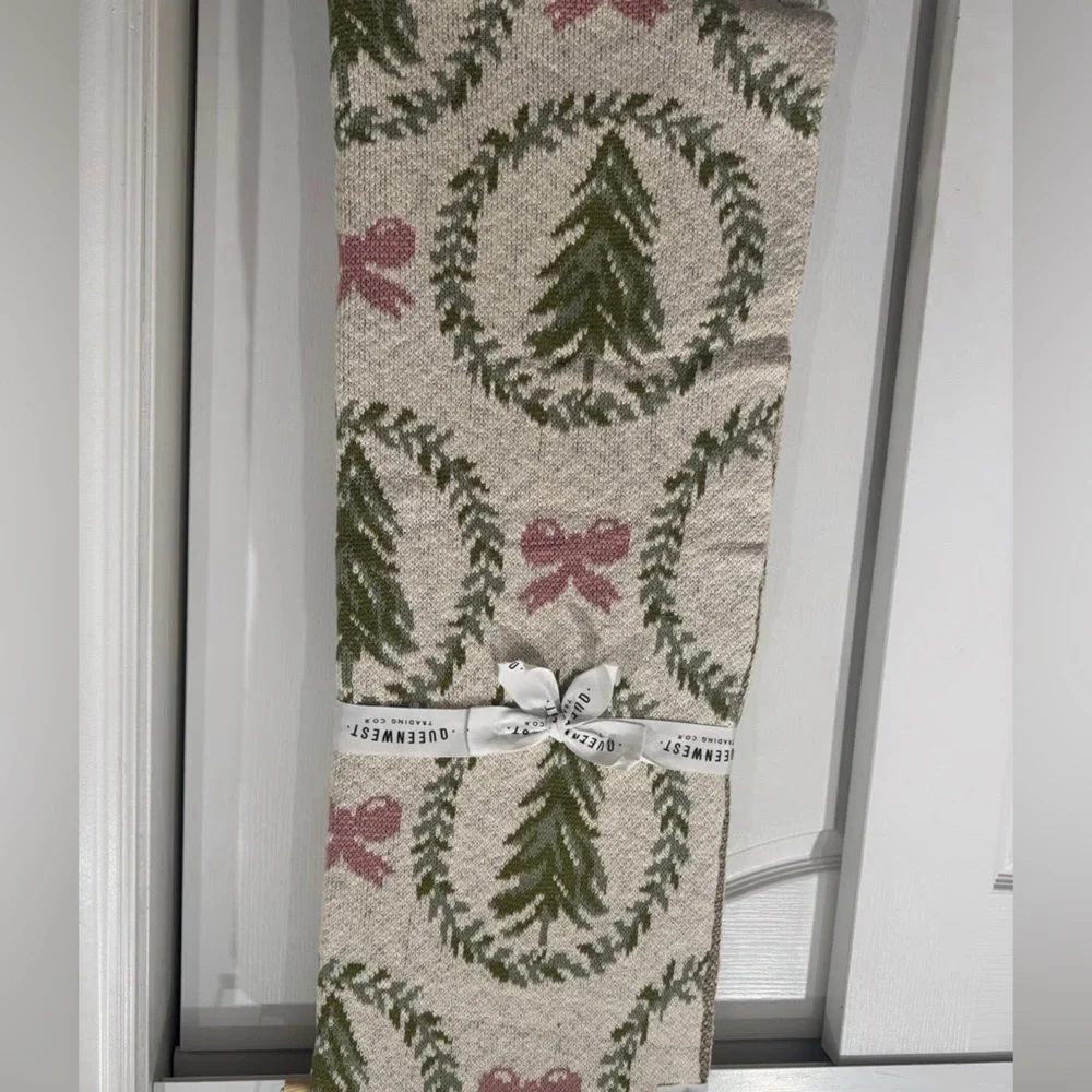 DECORATIVE THROW JETÉ DÉCORATIF 50
